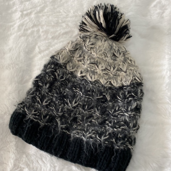 Ombré Knit Pom Pom Beanie - Picture 4 of 4